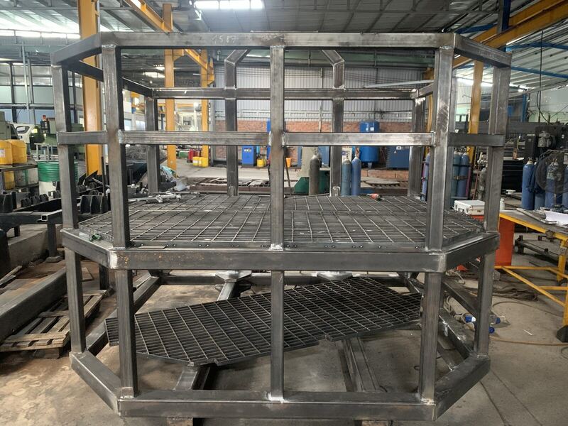 Steel stillage cage with mesh deck